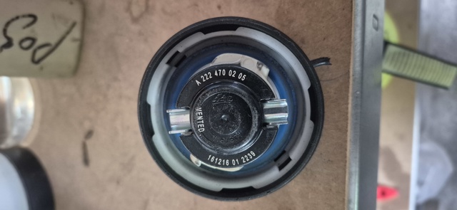 MERCEDES A2224700205 Крышка бензобака в наличии Киев