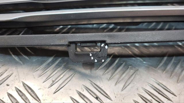 DP5Z8201BA FORD Решетка радиатора левая купить в Чернигов