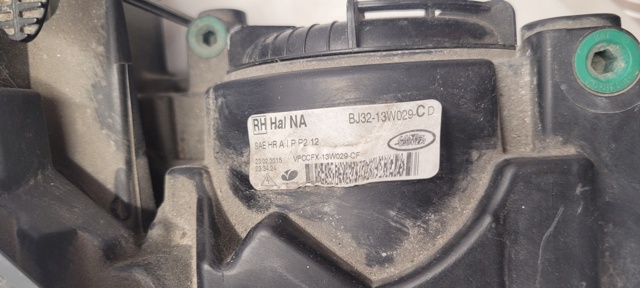 LAND ROVER LR024260 Правая фара в наличии Украина
