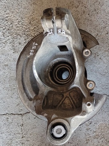 Кулак поворотный правый LR024482 LAND ROVER