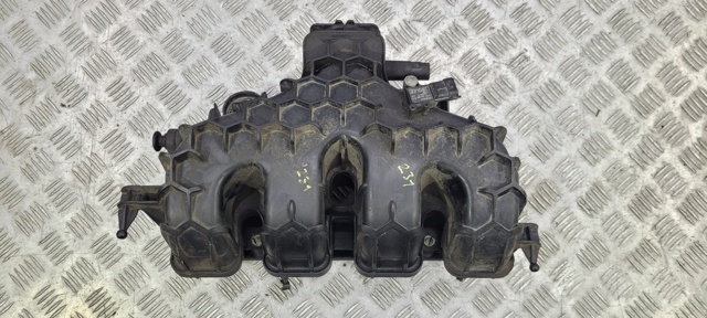 Коллектор впускной LR025405 LAND ROVER