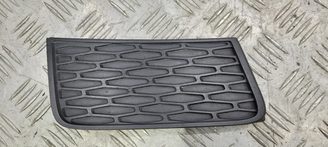 Решетка бампера переднего левая верхняя LR057396 LAND ROVER