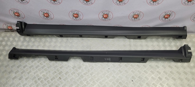Накладка наружняя (молдинг) порога, левый LR058524 LAND ROVER