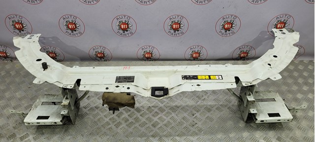 LR061189 LAND ROVER Верхняя рамка радиатора купить в Николаев