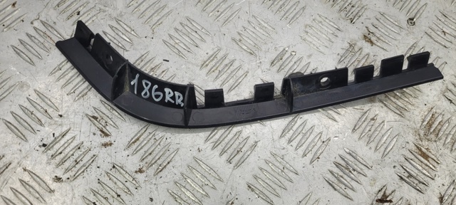 Направляющая заднего бампера, правая LR061274 LAND ROVER