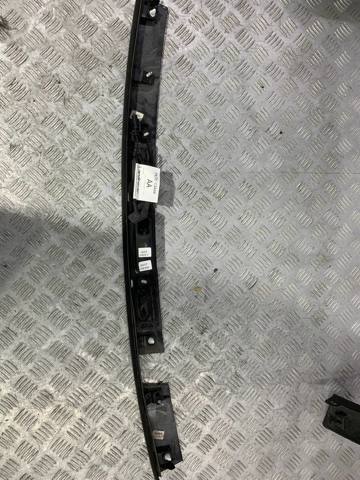 Молдинг двери задней (багажной 3/5-й) LR072364 LAND ROVER