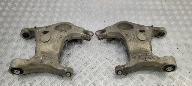 Рычаг задней подвески нижний, правый LR076678 LAND ROVER