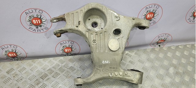 Рычаг задней подвески нижний, левый LR076679 LAND ROVER