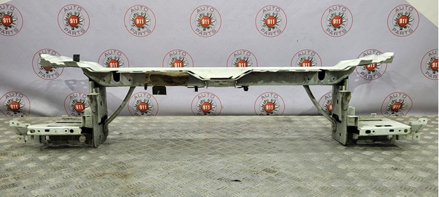 LR084656 LAND ROVER Верхняя рамка радиатора купить в Ирпень