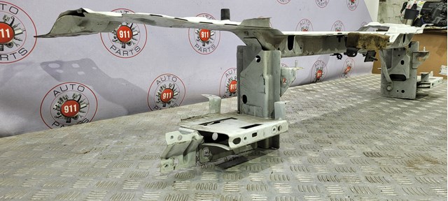 LR084656 LAND ROVER Суппорт радиатора верхний (монтажная панель крепления фар) купить в Кривой Рог