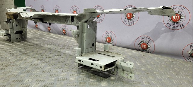LR084656 LAND ROVER Верхняя рамка радиатора купить в Украина