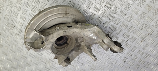 Кулак поворотный левый LR090543 LAND ROVER
