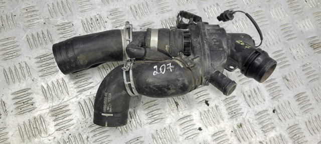 Кожух термостата LR095895 LAND ROVER