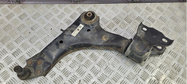 Рычаг передней подвески нижний левый LR096362 LAND ROVER