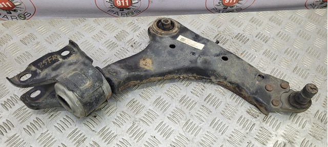 Рычаг передней подвески нижний, правый LR096363 LAND ROVER