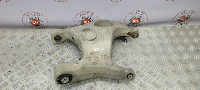 Балансир задний нижний, правый LR098947 LAND ROVER