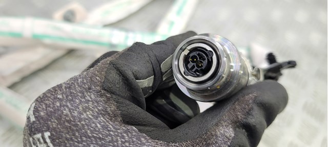 LR106220 LAND ROVER Шторка боковая, правая купить в Каменское
