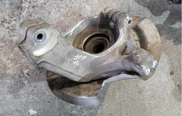 Кулак поворотный передний левый LR109400 LAND ROVER