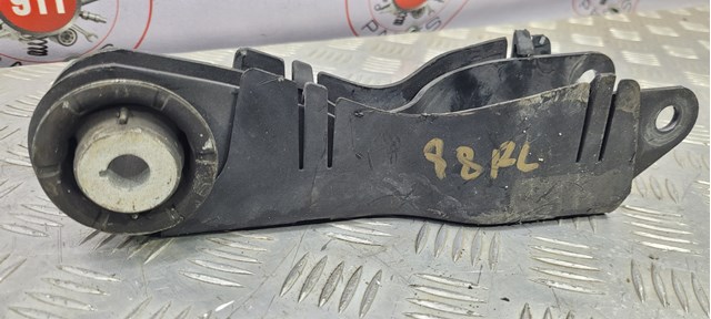 Балансир задний нижний, левый LR113740 LAND ROVER