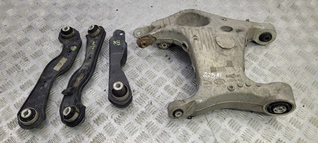 Рычаг задней подвески нижний, левый LR116285 LAND ROVER