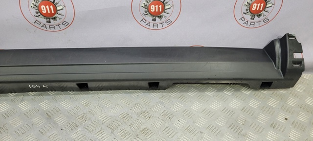 LAND ROVER LR128586 Накладка (молдинг) порога наружная правая в наличии Одесса