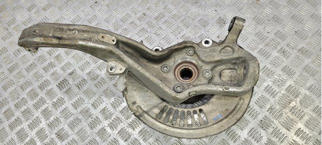 Цапфа (поворотный кулак) передний правый LR138444 LAND ROVER