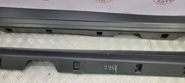 LAND ROVER LR156945 Накладка (молдинг) порога наружная левая в наличии Винница