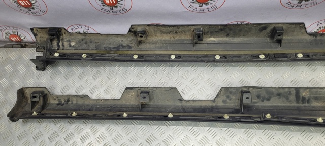 LAND ROVER LR156945 Накладка (молдинг) порога наружная левая в наличии Одесса