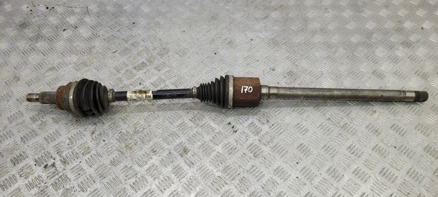 Полуось передняя, правая LR181111 LAND ROVER