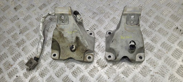Кронштейн подушки (опоры) двигателя, левой T4A1045 JAGUAR