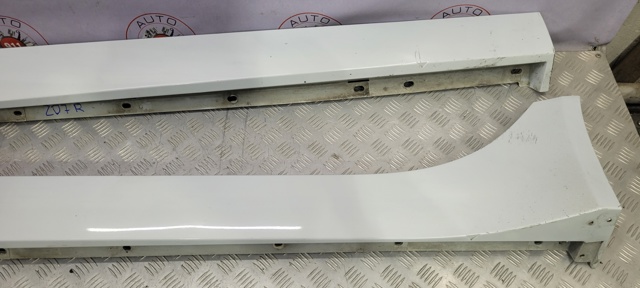 T4N13771LML Накладка (молдинг) порога наружная левая купить Житомир