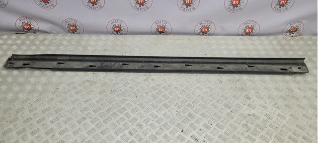 Накладка наружняя (молдинг) порога, левый TD1151P50E MAZDA