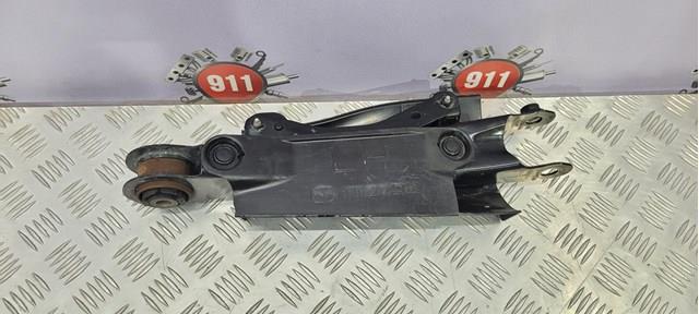 Балансир задний левый TK4928550F MAZDA