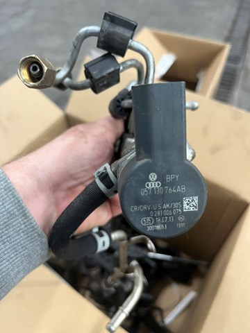 Клапан регулировки давления топлива Ауди А8 D2