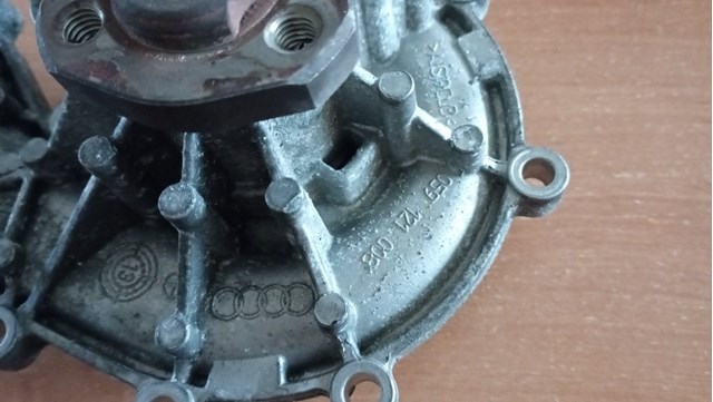 VAG 059121008 Помпа в наличии Полтава