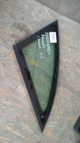 Стекло багажника, левое 8200000427 RENAULT