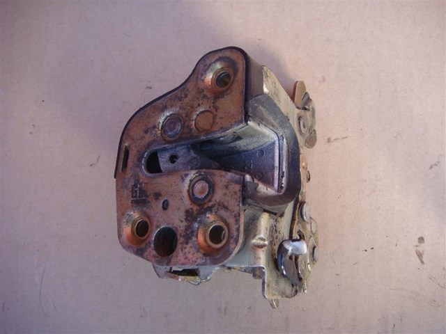 Замок задней двери, правой 90230074 OPEL