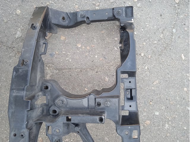 LR024332 LAND ROVER Рамка радиатора купить в Черновцы