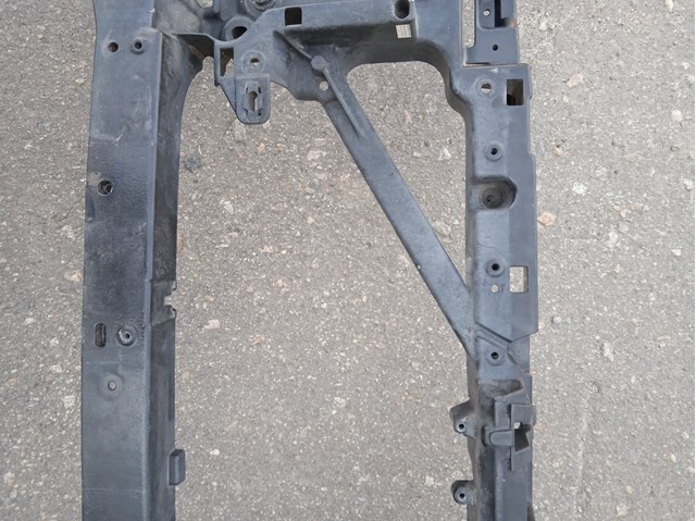 LR024332 LAND ROVER Рамка радиатора купить в Ирпень