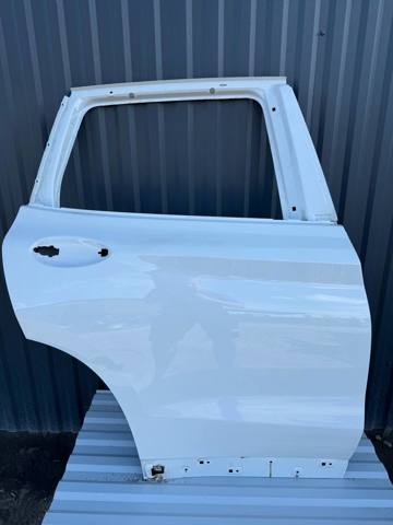 Дверь пассажирская задняя правая 41007465534 BMW