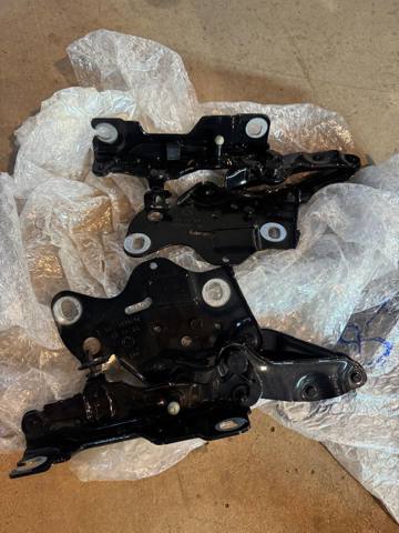 Завеса капота левая 41009477741 BMW