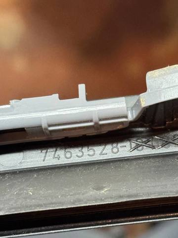 51317463528 BMW Молдинг лобового стекла правый купить в Харьков