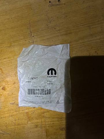 CHRYSLER 04874477 Сальник полуоси переднего моста в наличии Киев