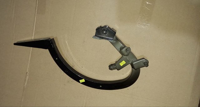 VAG 8W5827302A Петля крышки багажника в наличии Украина