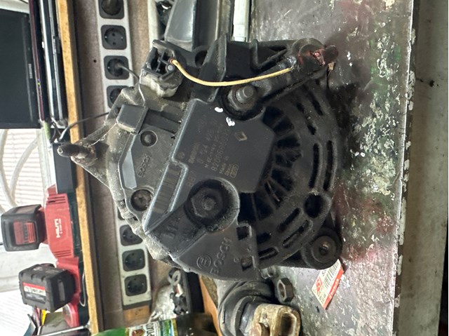 Автомобильный генератор 0124425071 BOSCH