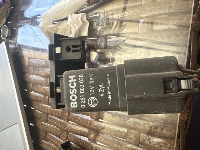 Реле свечей накала 0281003038 BOSCH