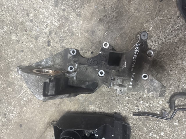 Крепление генератора Фольксваген Пассат B6