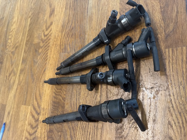 Форсунка дизельная в сборе 0445110036 BOSCH