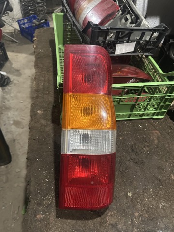 Фонарь задний правый 1205701 FORD