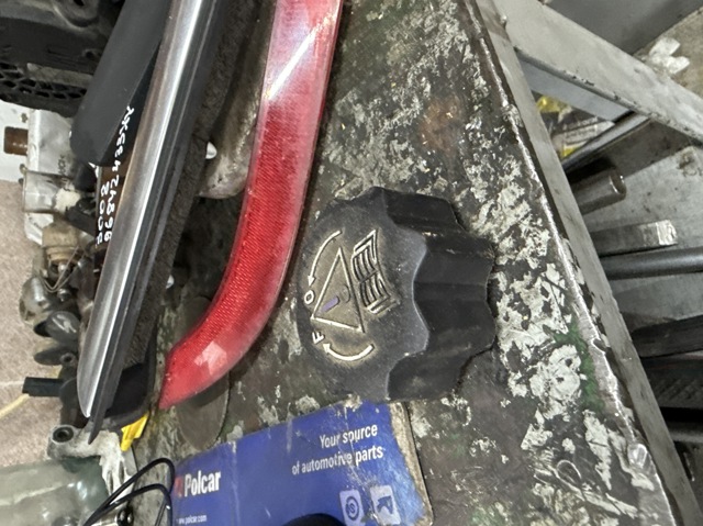 Пробка расширительного бачка 1306E4 PEUGEOT